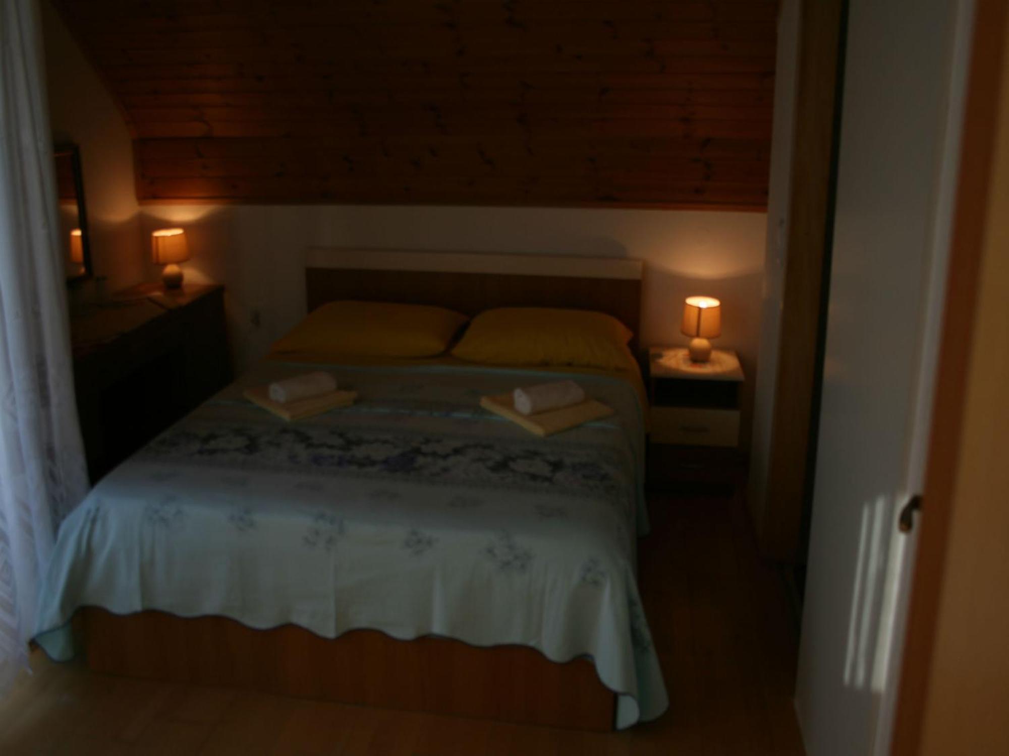 Adriana Guesthouse Jezerce Oda fotoğraf