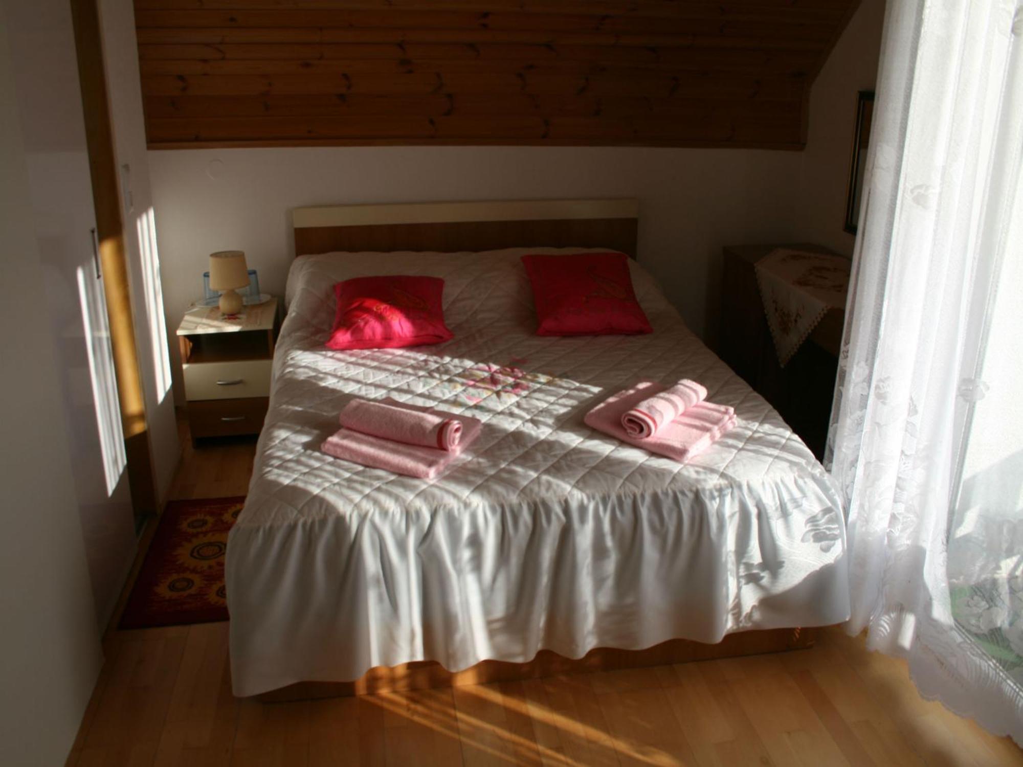 Adriana Guesthouse Jezerce Oda fotoğraf