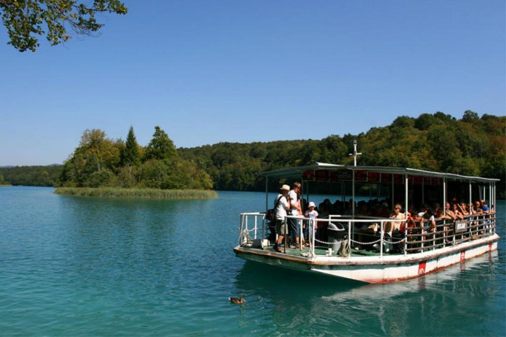 Adriana Guesthouse Jezerce Dış mekan fotoğraf