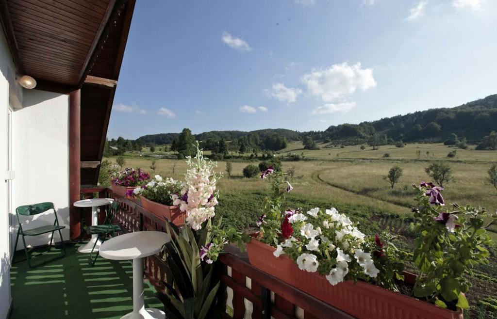 Adriana Guesthouse Jezerce Dış mekan fotoğraf